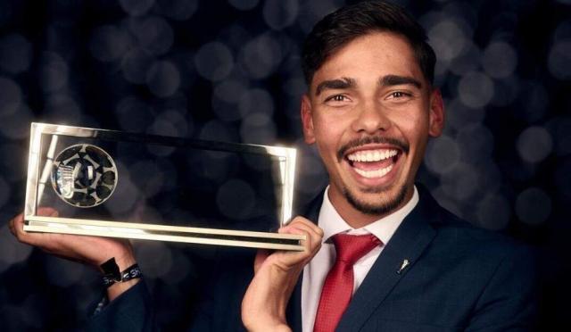 1741312306623065428.jpg 捕获.jpg