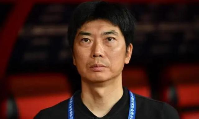 开云-拯救比赛只能靠定位球？陈洋随三后卫战术陷入困境