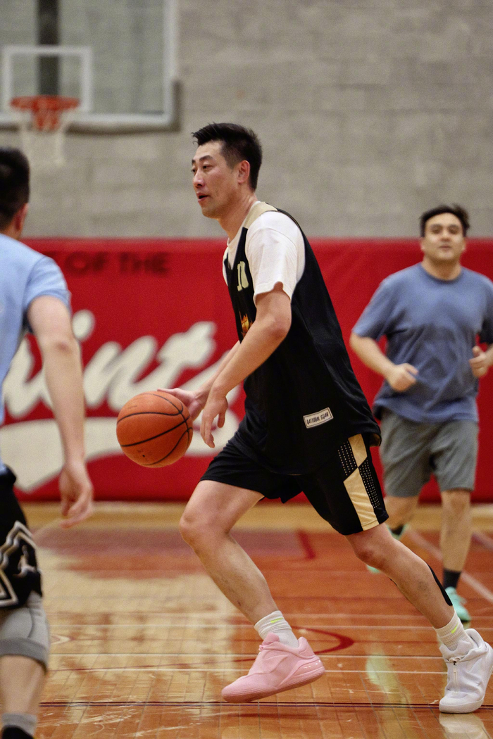 THE1联赛测试赛众球员上脚球鞋品牌多样|照相馆|程球_新浪体育_新浪新闻